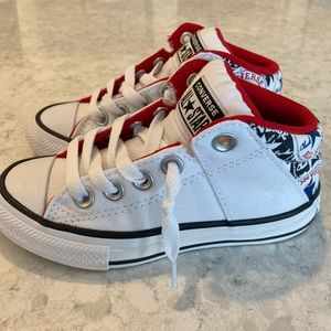 Toddler MID converse . Like new!! Worn 2x